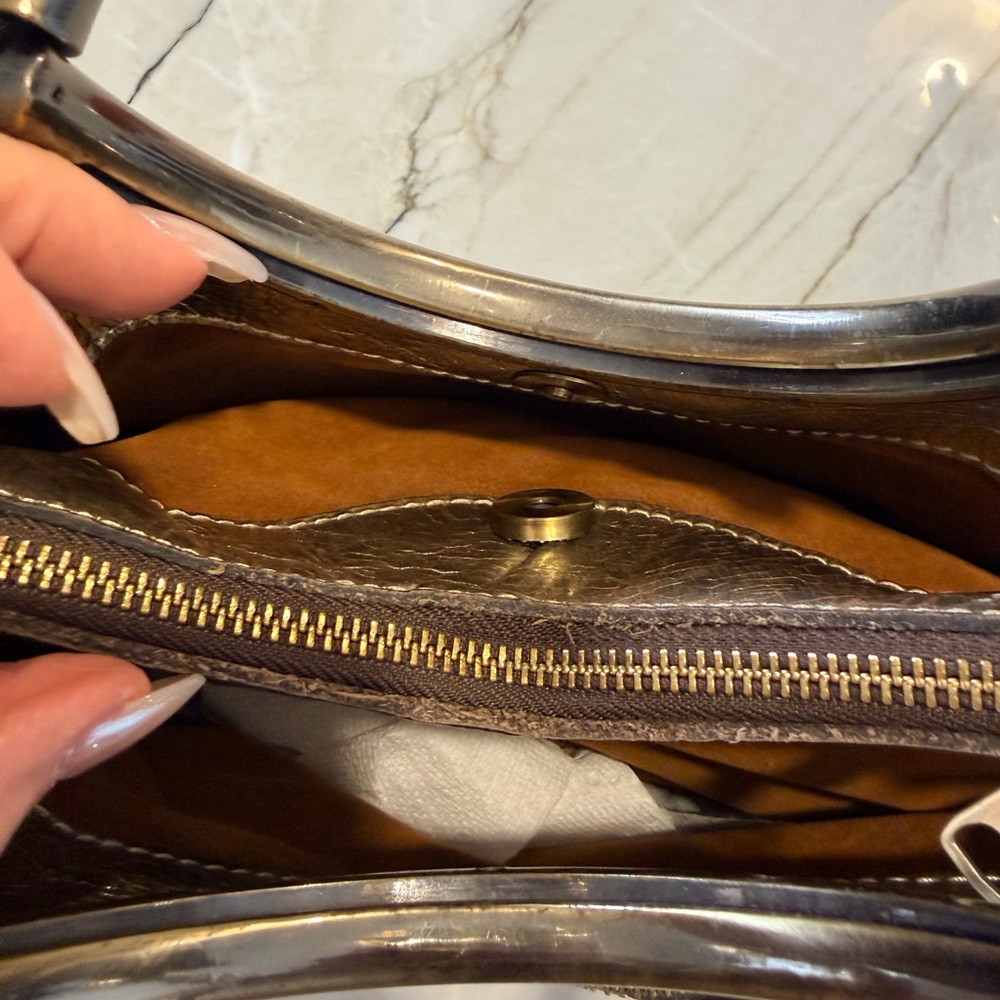 Patricia Nash Metallic leather handbag with detachable crossbody strap - Picture 4 of 8